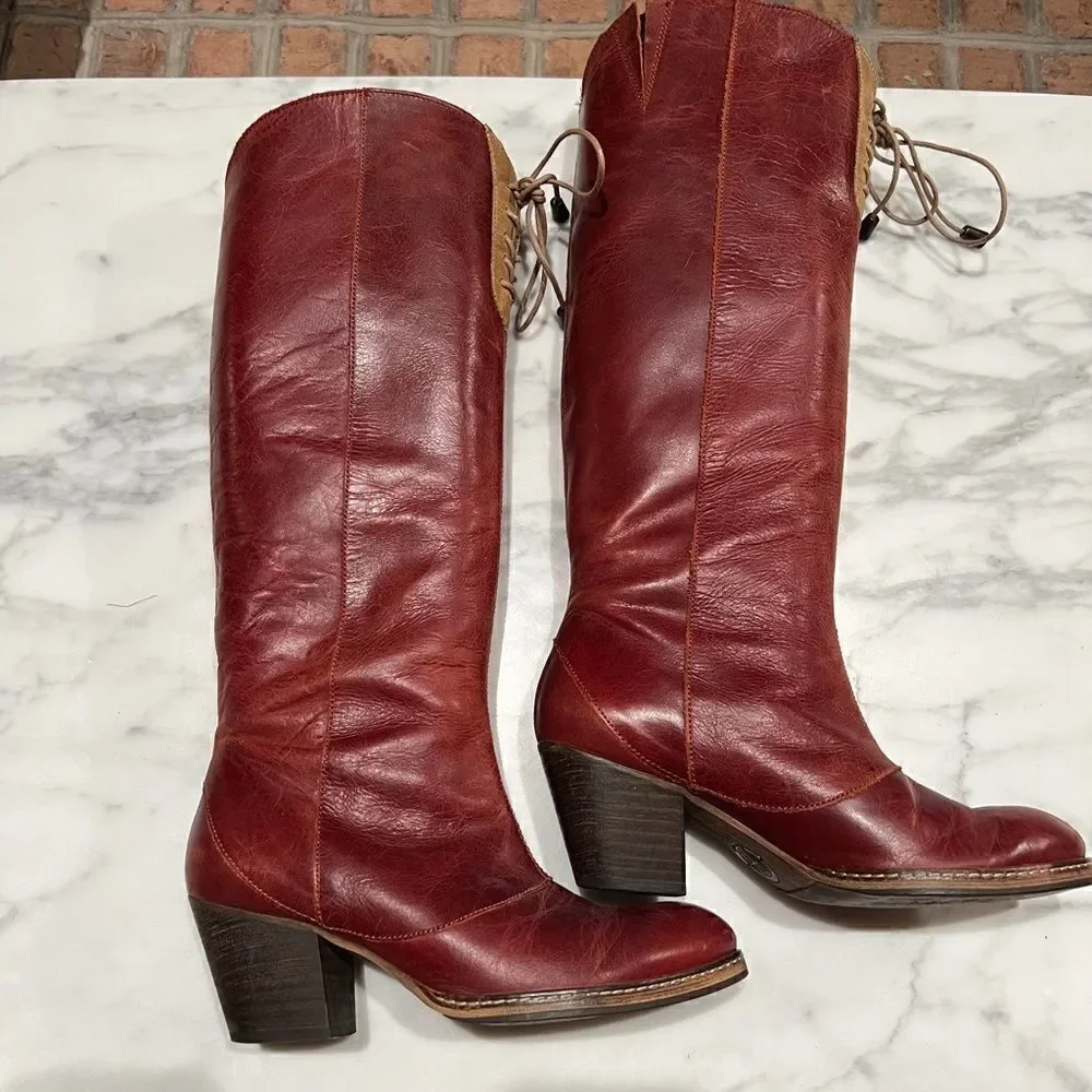Holding Horses red boots - Picture 4 of 9